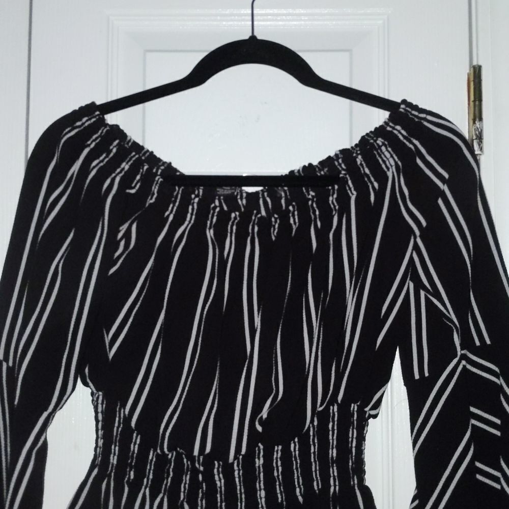 Rue 21 off-the-shoulder black and white striped top.  SZ XL NWOT - Picture 3 of 6
